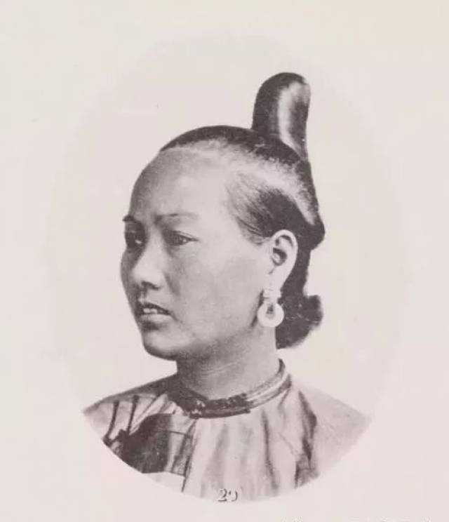 【老照片】晚清与民国期间汕头,相知道当时潮汕妇女的发型吗?
