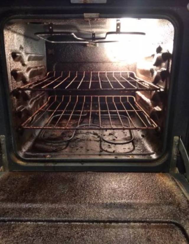 澳洲主妇分享清洗烤箱妙招,你只需要锡箔纸和热水就够了!