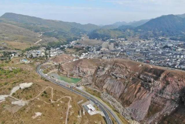苍南有个地方因矿有村,因村有镇!出了很多矿老板