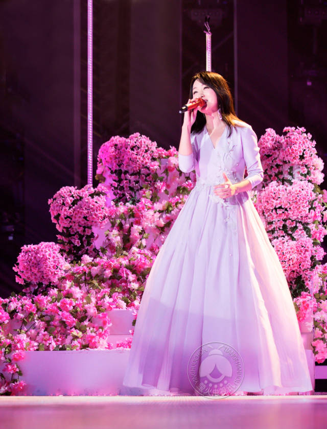 杨钰莹甜美献唱《流淌的歌声》,自述当年"外来妹"的奋斗历程