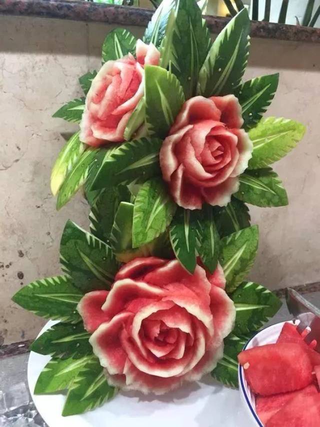 西瓜玫瑰雕,好看又好吃~ ▼
