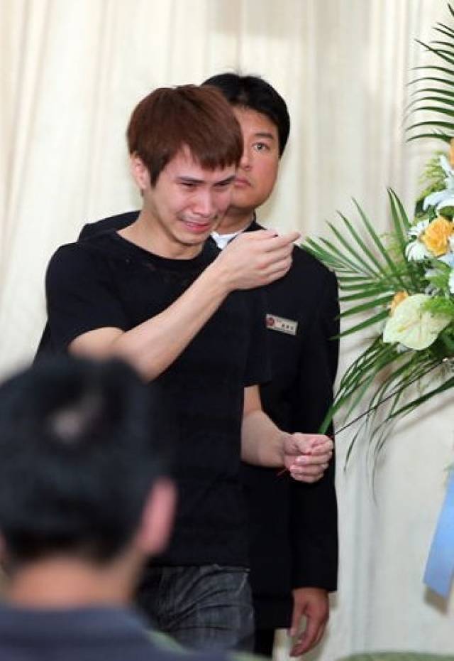 前棒棒堂成员小马泪别亡妻 因偷腥致其自杀