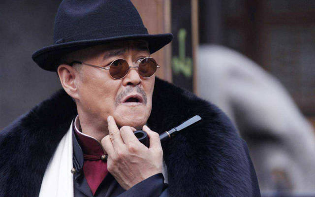 赵本山霸气训斥徒弟,表情严肃满脸怒气,徒弟全程不敢说话