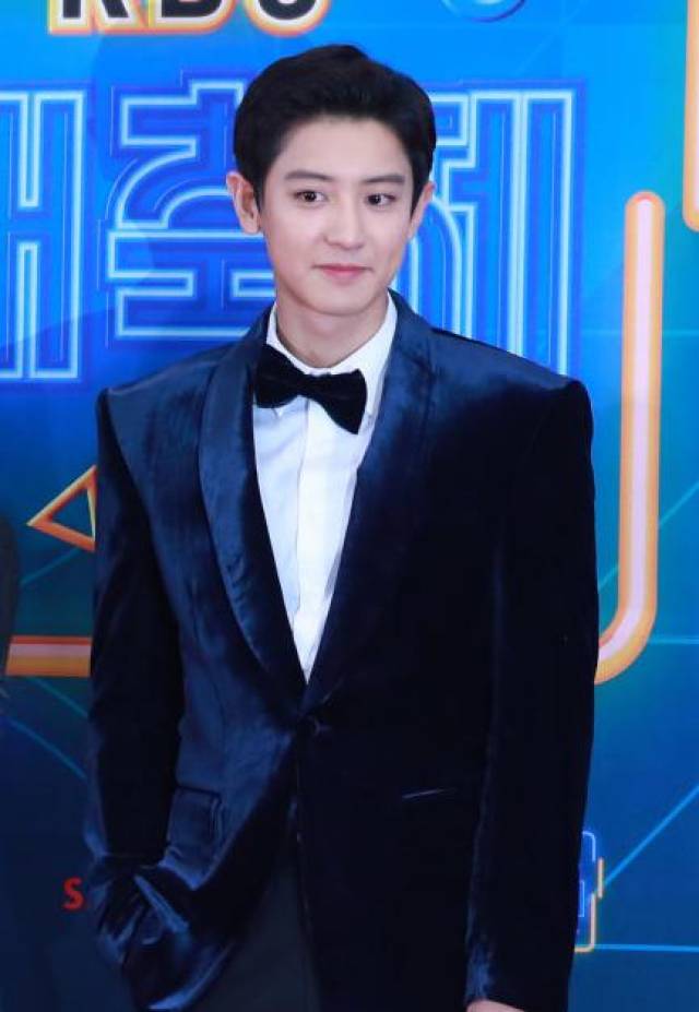 exo全员黑西装造型朴灿烈多套西装走红毯这是后准回来了