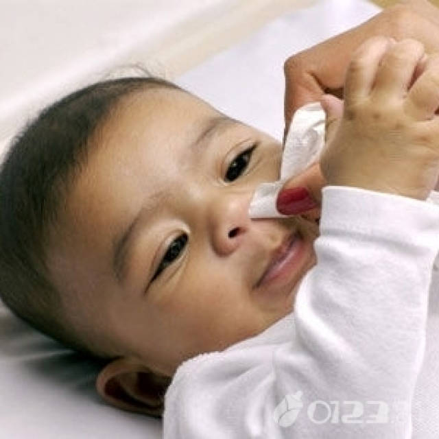 1,使用儿童滴鼻剂