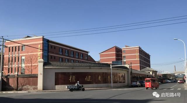 集团有限公司(简称:权健集团),第二,三大股东为束昱辉和儿子束长京