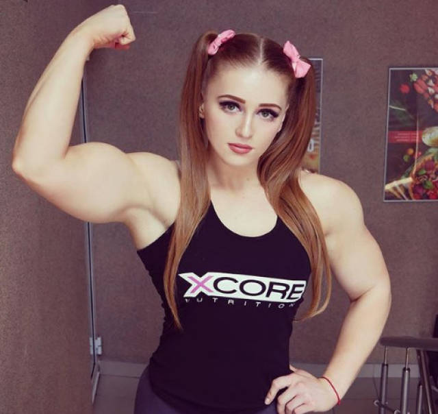 俄罗斯金刚芭比,练出硕大肌肉块,年仅22岁就身价过亿!