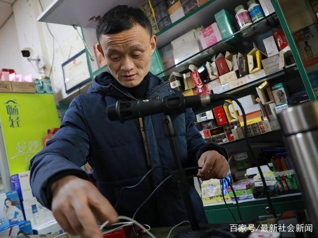 浙江小卖部老板撞脸马云,开直播成网红吸粉百万,拒绝商演只聊天