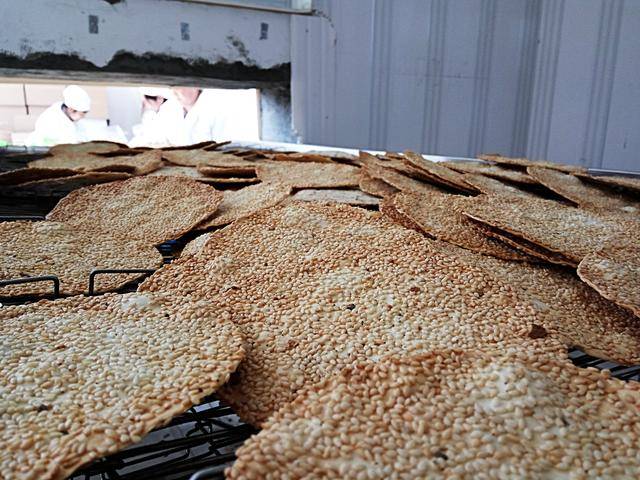 唐县山区的特产除了烧饼,再就是山货大枣,核桃了.