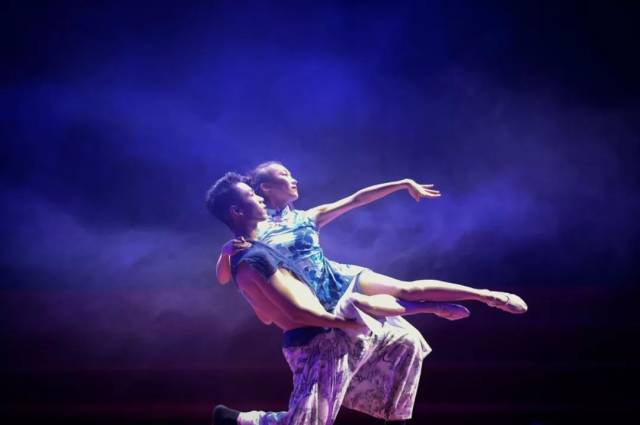 舞蹈《卷珠帘》