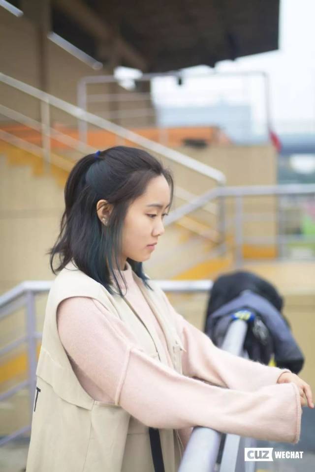 穿上马甲为你唱歌:揭秘官微背后的小编们