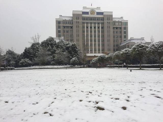 雪景下的成都工業學院