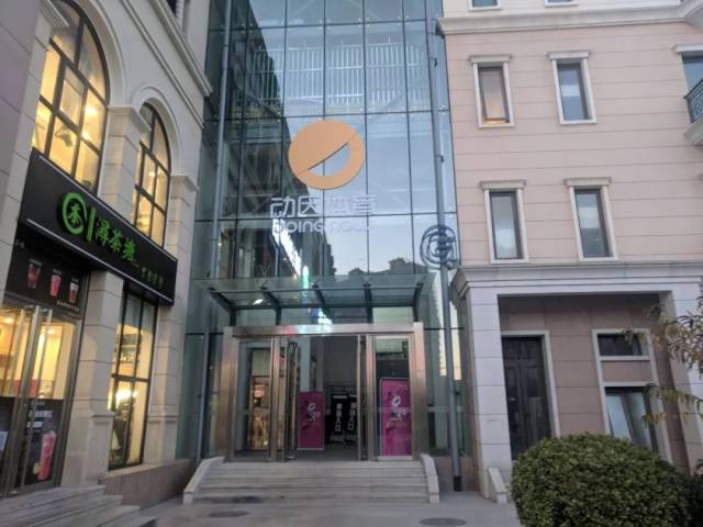 室外停车场 京荟产业园室外停车场在地下车库南门入口向西30米,您停泊