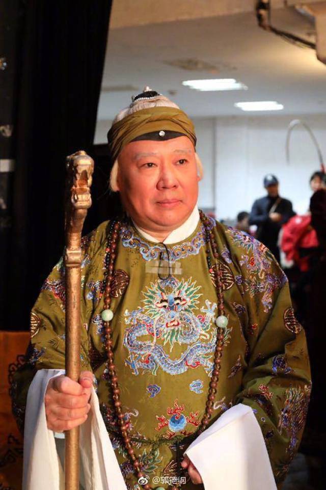 郭德纲昨日发微博,在人民大会堂举行京剧演出!水平咋样不知道