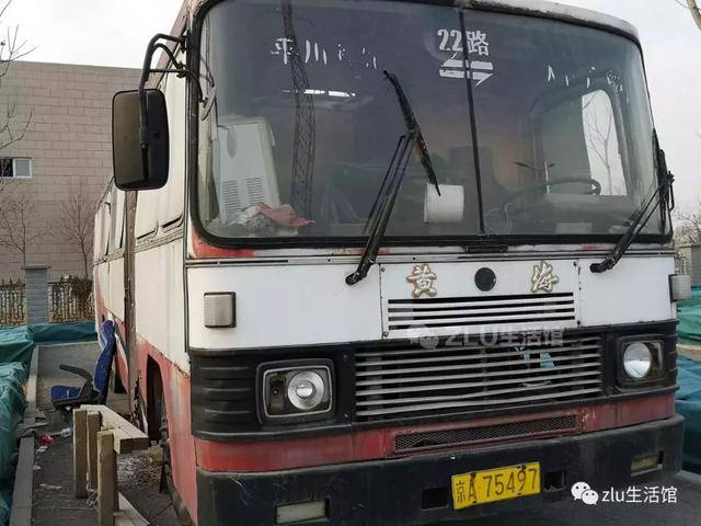 的第二代车型,然后就是老黄海dd680,dd6111系列等为代表的第三代车型