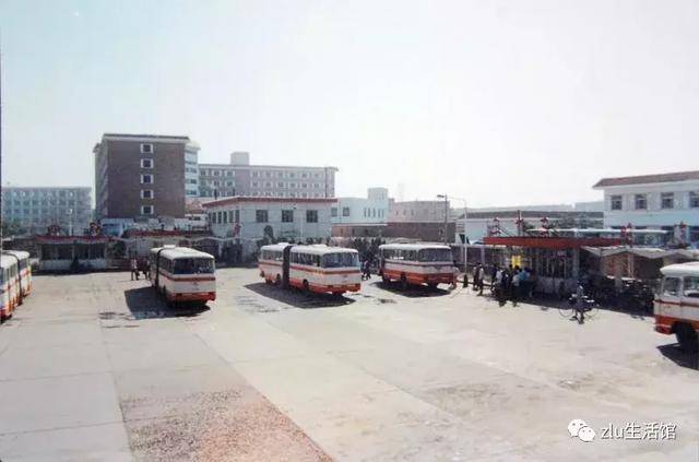 1994年,916开通时使用的京华铰接bk663a两门版照片,长途版由于是双排