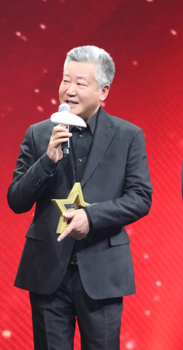 赵宝刚导演荣获2018国剧盛典中国电视剧幕后贡献人物