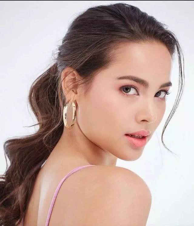 泰国真人芭比恋上当红第一小生疯狂秀恩爱没被喷还被宠成国民闺女