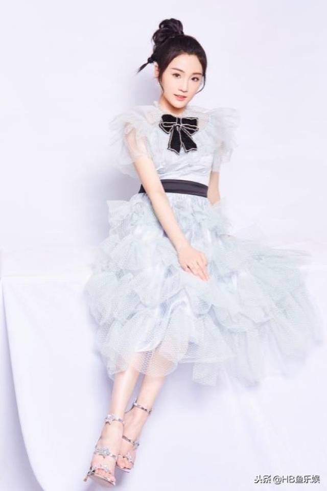 "能量少女"张可盈闪耀央视元旦晚会 2018光影逐 艺能全面绽放