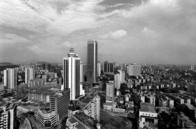 40张照片里的广州40年,你经历过哪些? | 对话摄影师黄亦民