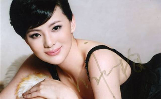 比如《浪迹天涯琴》里的琴芳,《曼谷雨季》里的布邑澜,《中国式离婚》