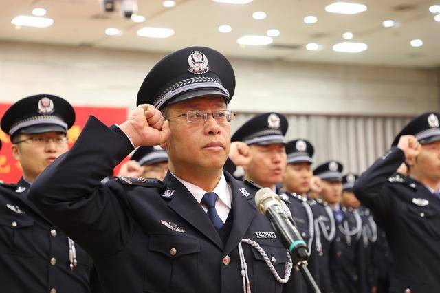 山西省公安厅隆重举行全省公安现役部队转改官兵集体换装仪式