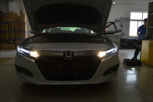 本田十代雅阁,原车近光led,远光卤素灯碗,灯光效果有点差强人意!