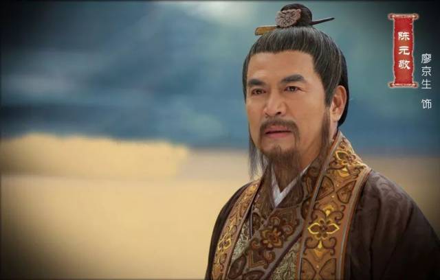 子"(一个眼睛有两个瞳仁),刘备"两耳垂肩,双手过膝",李煜"丰额骈齿,一