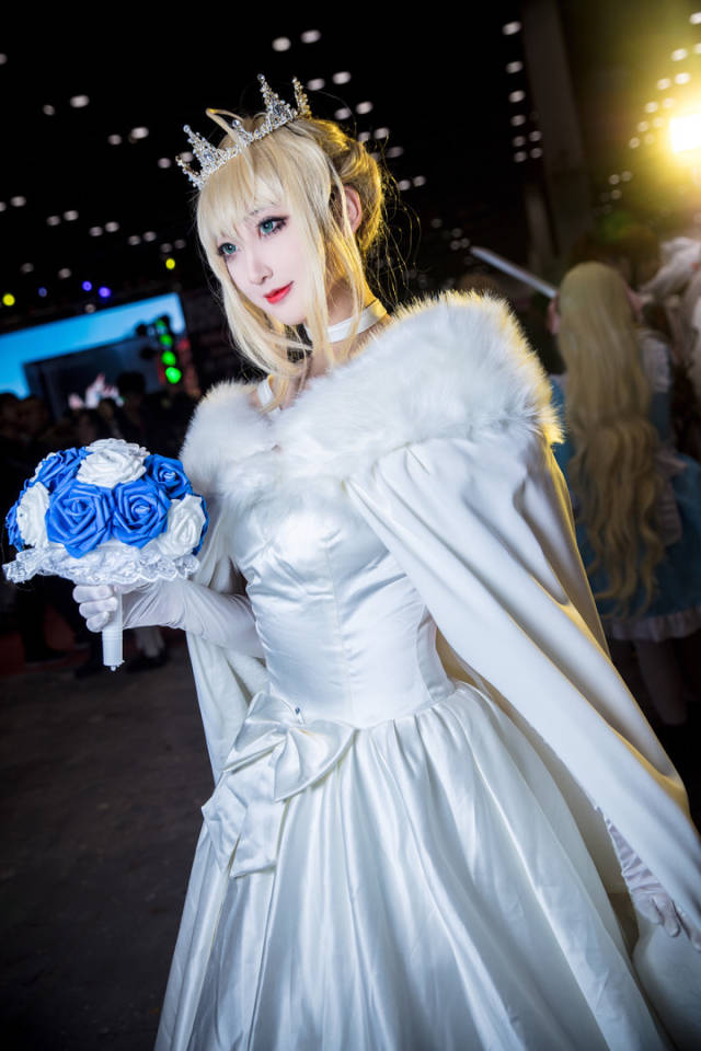 fate saber婚纱cosplay 冬日最美的花嫁娘