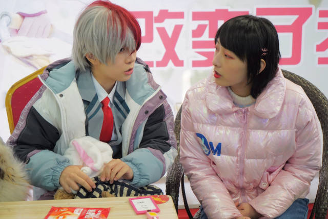 此次漫展,主办还特意邀请了动漫界红人现场签售.