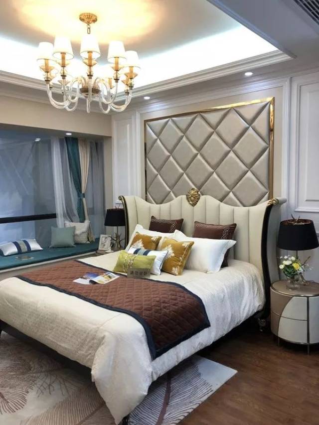 客户可以零距离感受项目的本源品质 置身润峨嵋样板房之间 感受匠心