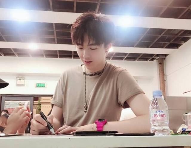 歌手2019首位踢馆歌手是抖音网红洪涛早已微博关注他