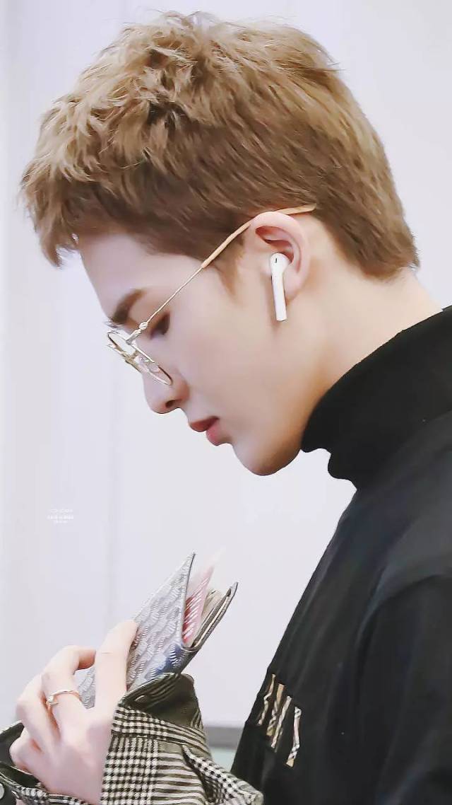 朱正廷晒新狗粉丝被气得快心梗!难道养法斗也会上瘾吗?