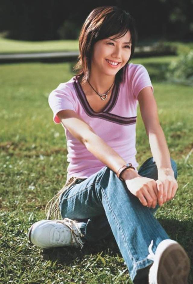 40岁二胎妈妈孙燕姿复出 天后笑容依然灿烂只是腰间肥肉多长一寸