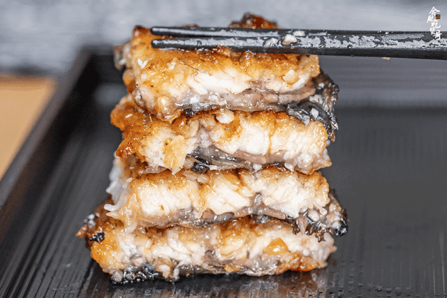 在这70平方的小店里,我终于吃到了醉生梦死的鳗鱼饭!