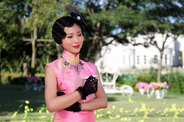 江一燕长得太清淡?穿上旗袍后,却美得如此惊艳!_手机搜狐网