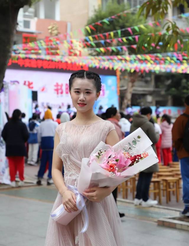 展一实风华 书时代青春--韶关市一中实验学校举