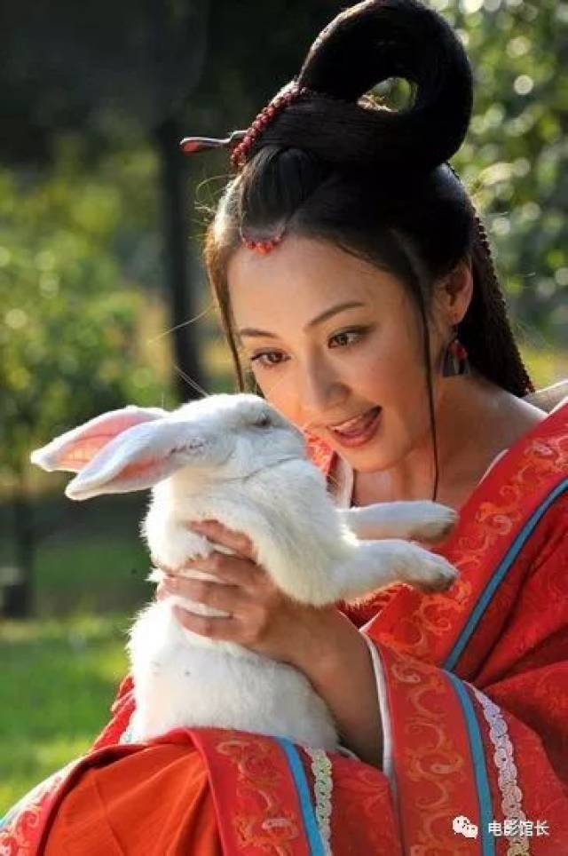 这些女星前仆后继地挑战嫦娥,是与老版西游记比美还是自毁形象?