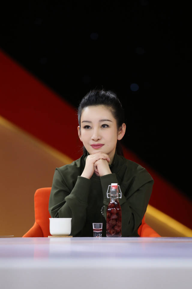 据悉,秦海璐作为特邀嘉宾加盟的综艺《我家那闺女》将于本周六1月5日