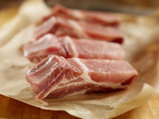 洗排骨时,水里多加两样东西,脏东西和血水全不见了,省时又省力