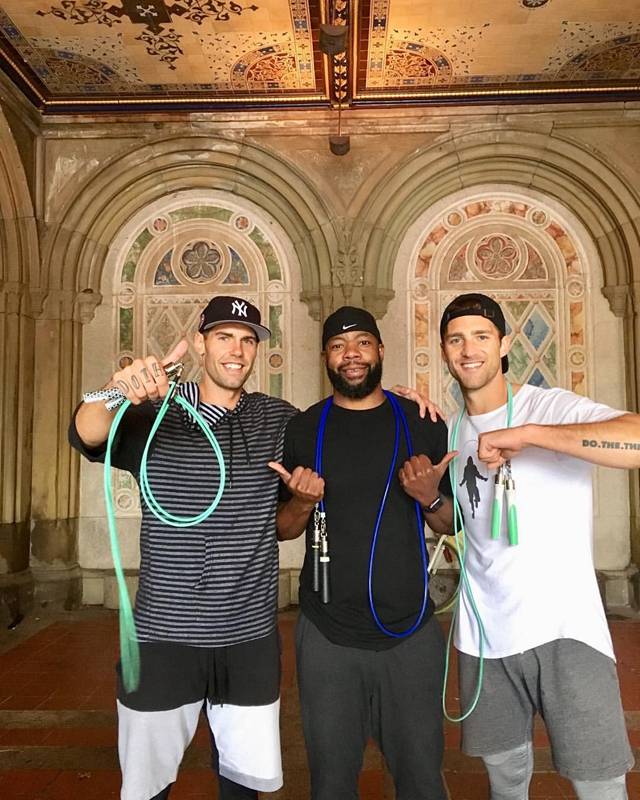 球队教练变胖,制定健身计划,跳绳结合徒手训练