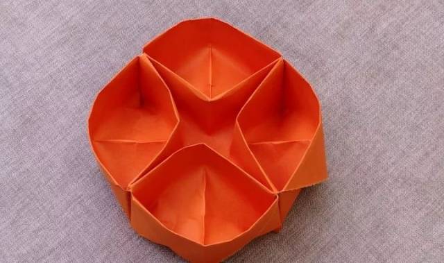 试试这个一张纸叠成的五格收纳盒!