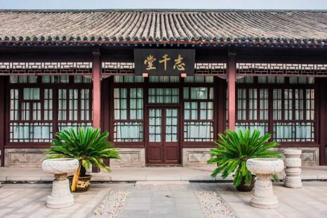 百年风貌志千堂