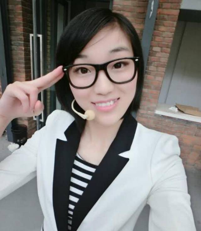 4位曾经最受欢迎的cf女主播,全都认识的,孩子起码都半米高了