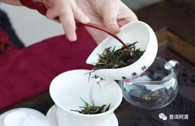 盖碗泡普洱茶