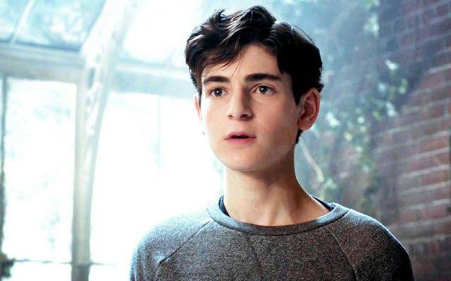 布鲁斯·韦恩(年幼蝙蝠侠)