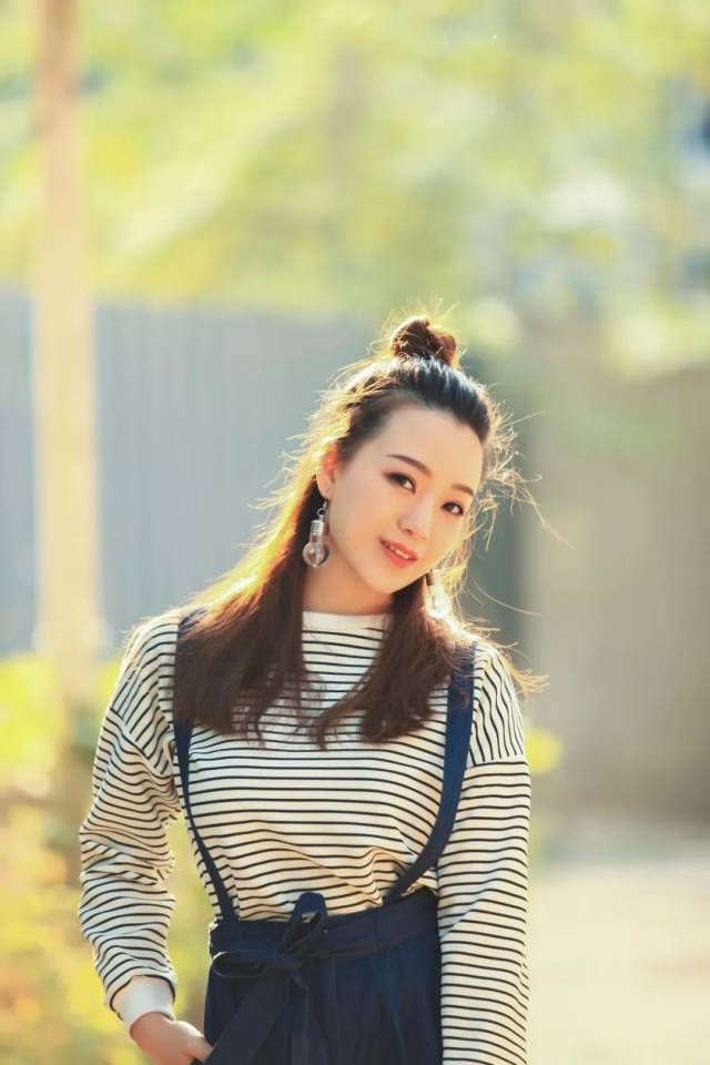 橙娱乐丨郭雨琨 : 风范十足,高挑动人