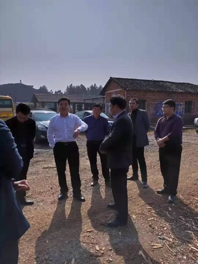 县委常委,常务副县长张隆富现场调度推进八都特色小镇建设近日,八都镇