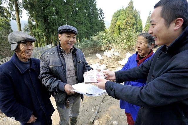 农村困难户成"香饽饽",专家:争当贫困户有好处?老农说出实情_手机搜狐