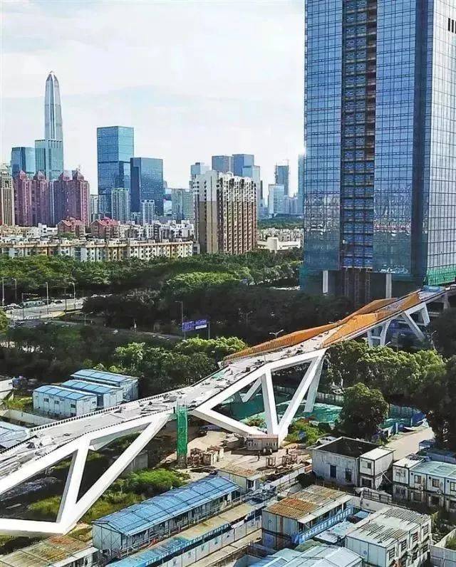 ▼▼▼ 中跨深业上城商业区 空中走廊的主体结构 于2018年7月贯通